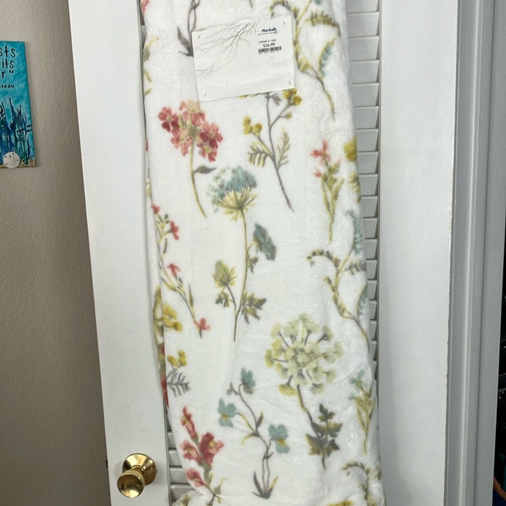 Floral Patterned Plush Blanket